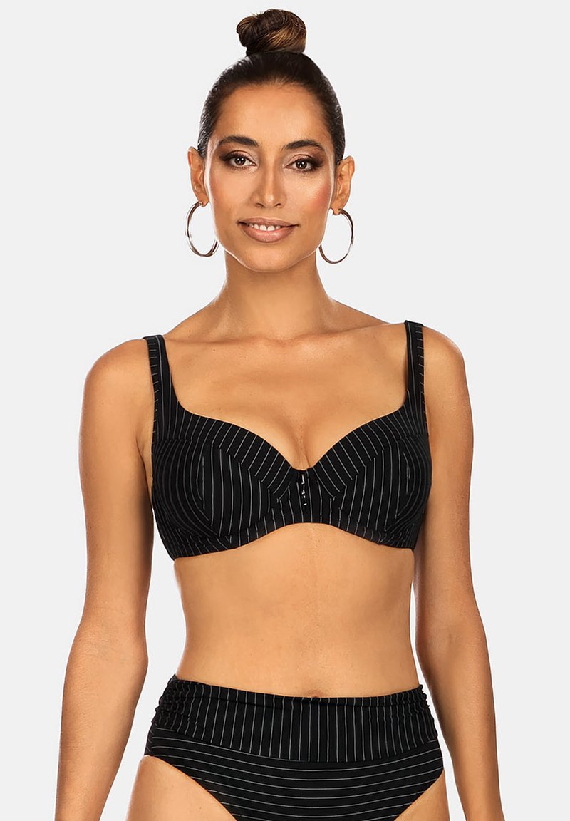 Czarny stanik typu push-up w paski z poziomą szwem, szerokimi ramiączkami i zapięciem z przodu, w komplecie z dopasowanymi wysokimi majtkami.