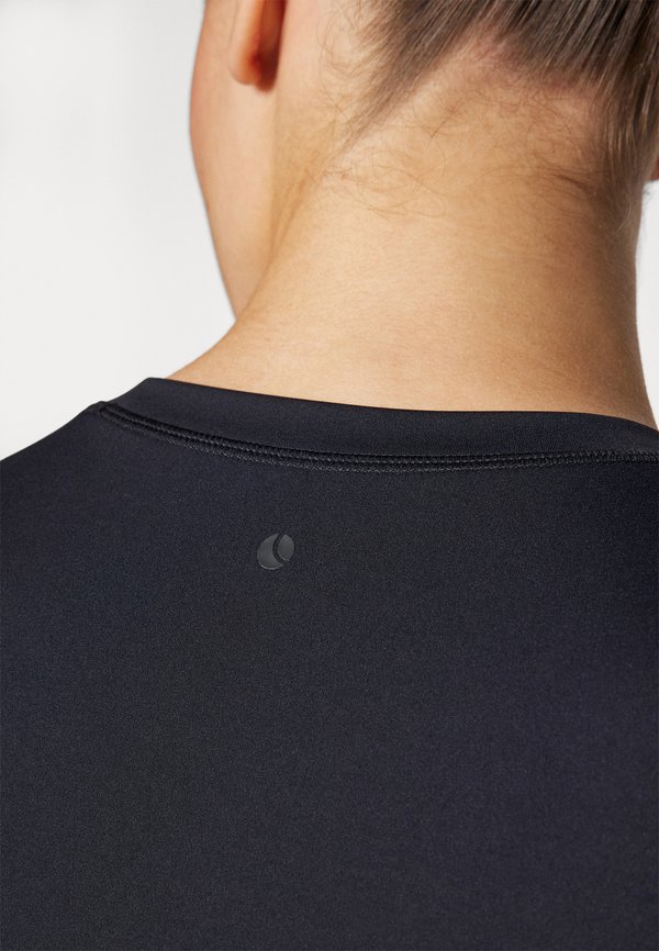 SLEEK SLIM - Basic T-shirt2