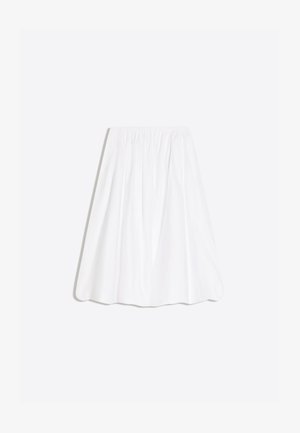 Bijela midi suknja s elastičnim pojasom i nježnim naborima, prikazana ravno na svijetloj podlozi.