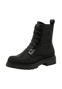 Botine de luptă negre, cu șireturi, cu suprafață texturată și strălucitoare, și talpă groasă din cauciuc, având un tab de prindere în spate.
