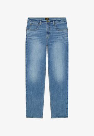Jean droit en denim bleu clair avec cinq poches, passants pour ceinture, braguette zippée et détails délavés sur les cuisses.