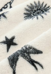 Never Fully Dressed REGULAR FIT  - Hommikumantel - cream