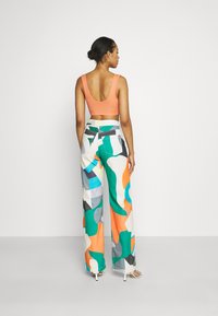 Jaded London HIGH WAIST BOYFRIEND ABSTRACT ART PRINT - Calças de ganga de corte relaxado - multi