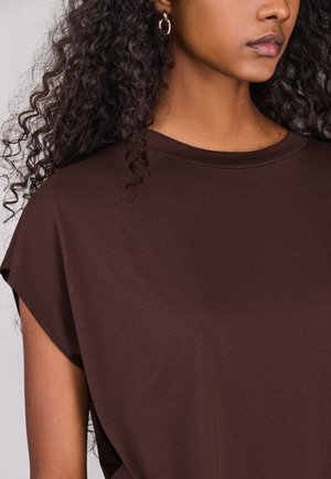 Next REGULAR FIT - Osnovna majica kratkih rukava - chocolate brown