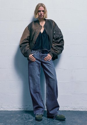 PULL&BEAR STRANGER THINGS - Egyenes szárú farmer - dark-blue denim