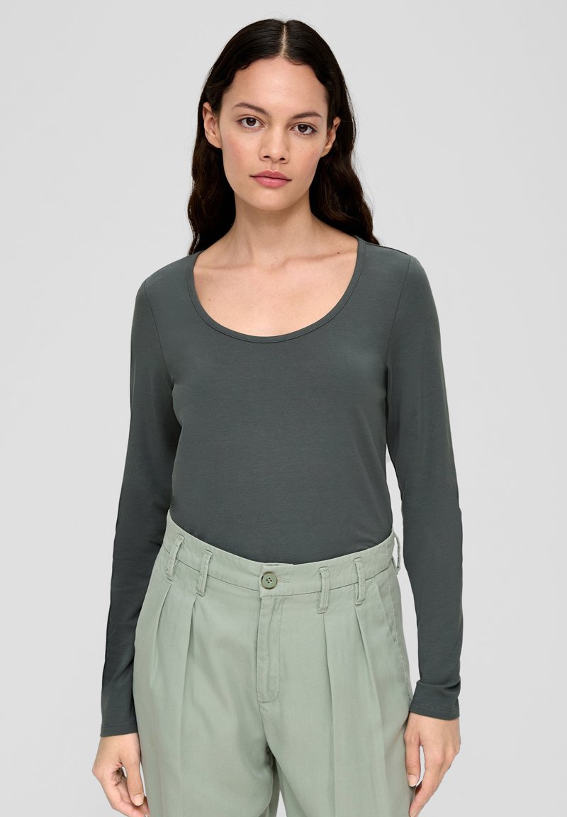 s.Oliver AUS STRETCH - Langarmshirt - olivgrün
