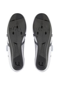 Vita cykel skor med en elegant design, texturerad svart sula och sex kloss hål. Inkluderar en grå accentlinje och en rattstängningsmekanism.