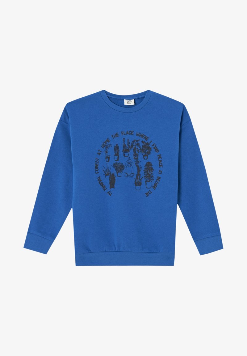 Sweat-shirt bleu avec illustration noire d'une personne méditant entourée de plantes en pot et le texte sur la recherche de la paix dans la forêt animalière.