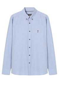 Cămașă albastru deschis cu mânecă lungă, cu guler, având nasturi maro închis și un mic design brodat aproape de piept.