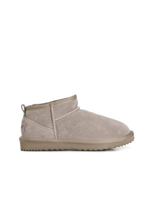 Winter boots - taupe