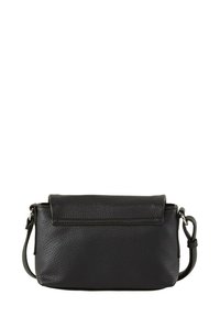 Borsa a tracolla in pelle nera con finitura testurizzata, chiusura a pattina, cintura regolabile e una tasca con zip sul retro per una maggiore praticità.