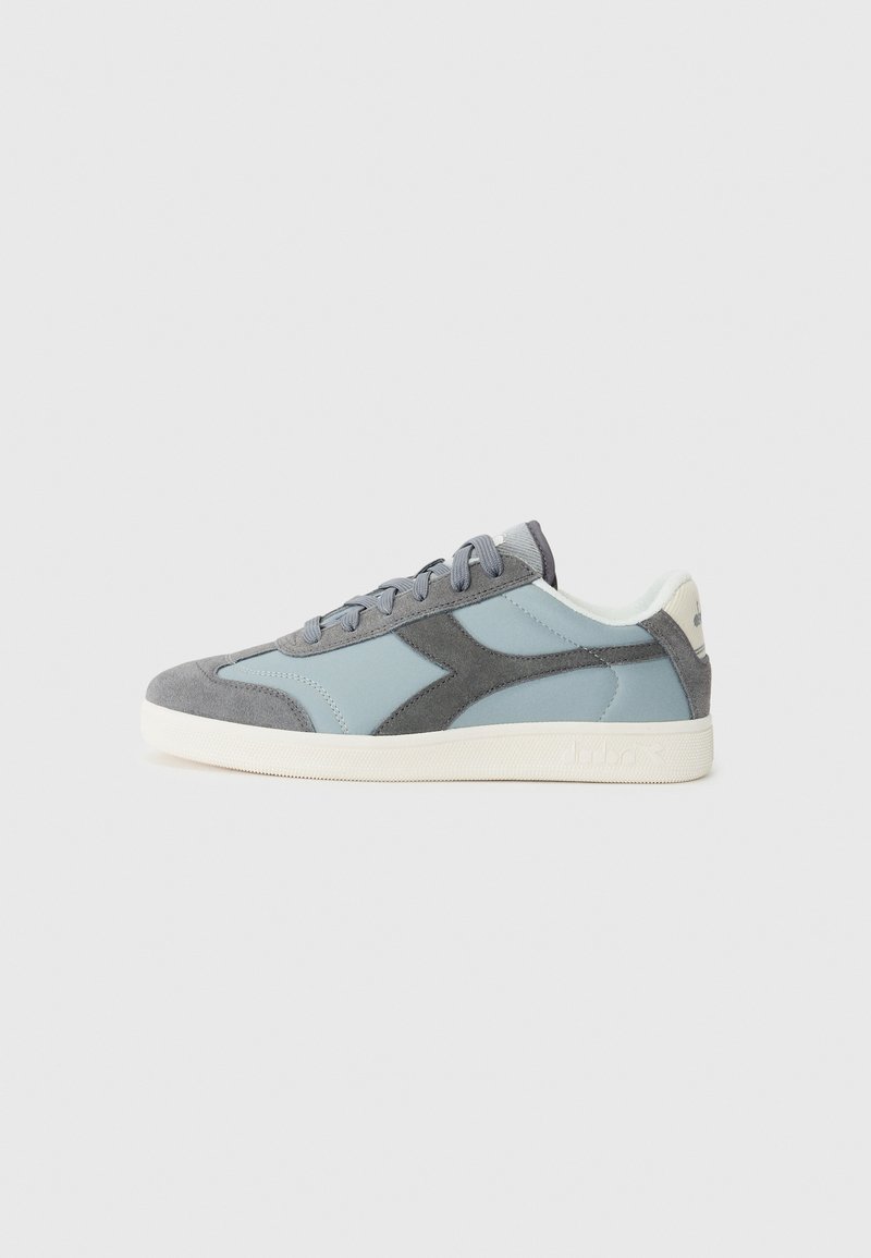 Diadora KICK - Sporta apavi - high rise