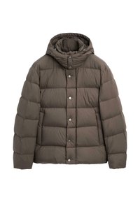 Hnědá prošívaná bunda s kapucí, vybavená přezkami na cvoky a hladkým povrchem, vhodná na nošení v chladném počasí.