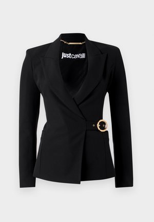 Černá ušitá sako s překládaným designem, zlatou kulatou sponou na opasku, klopami a dlouhými rukávy. Hladká texturovaná tkanina.