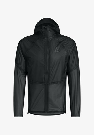 Veste noire légère avec capuche, manches longues, fermeture éclair intégrale et texture lisse et mate avec un détail de logo minimaliste.