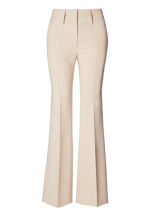 Beżowe spódnice z szerokimi nogawkami wykonane z gładkiego materiału, z wysokim stanem, płaskim przodem i widocznymi szwami, nadającymi elegancki wygląd.