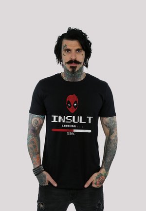 MARVEL DEADPOOL INSULT LOADING - SUPERHELDEN IRON MAN CA - Print T-shirt - black