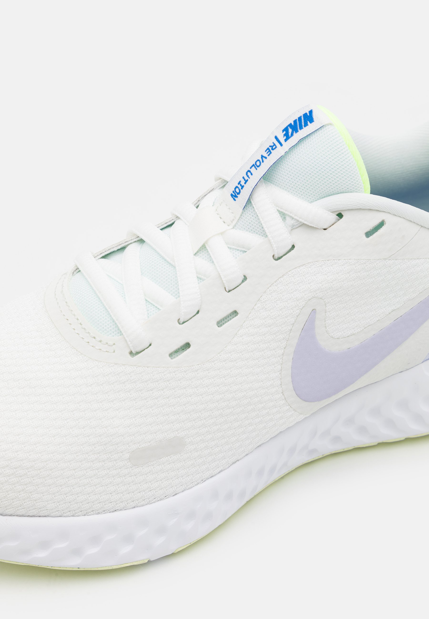 nike revolution lime