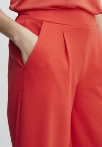 ICHI KATE SUS WIDE - Pantalon classique - poppy red