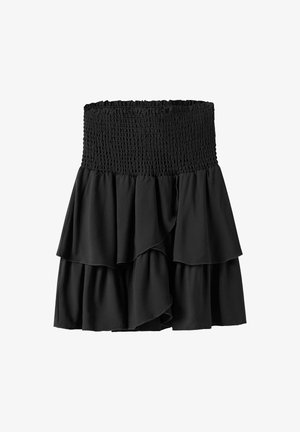 Zwarte flared mini rok met een smocktailleband en gelaagde ruches, gemaakt van een lichte stof met een zachte textuur.