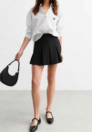 Falda acampanada - black