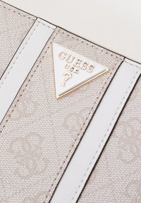 Guess NOREEN - Portemonnee - dove
