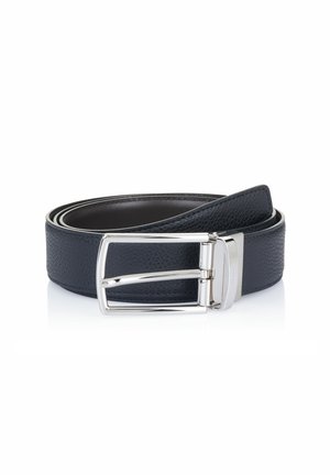 Navy Lederbelt mit strukturiertem Finish, ausgestattet mit einer silbernen Metallschnalle und einem glatten Innenfutter. Abgerundete Kanten und gefaltetes Design.