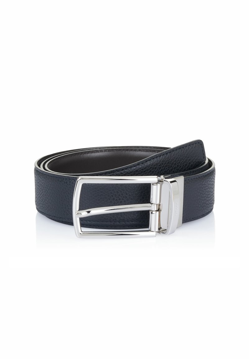 Navy Lederbelt mit strukturiertem Finish, ausgestattet mit einer silbernen Metallschnalle und einem glatten Innenfutter. Abgerundete Kanten und gefaltetes Design.