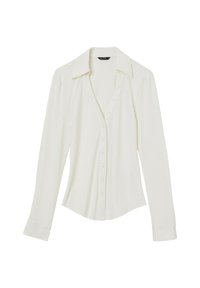 Camicia bianca a maniche lunghe con colletto a punte, texture morbida e design aderente. Presenta una fila di bottoni lungo la parte anteriore.