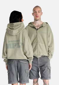 Multiply Apparel OVERSIZE IMPRINTS - Mikina so zipsom - seagrass washed