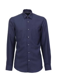 Navyblauw langemouwen overhemd van gladde stof met een button-down kraag, voorzien van een subtiel geborduurd logo en een standaard knoopsluiting.