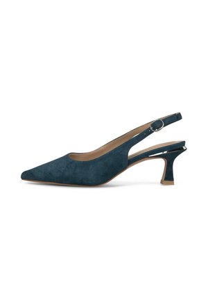 Zapato de tacón tipo slingback de ante azul marino con punta afilada y tacón bajo curvado, con una correa ajustable con hebilla plateada.