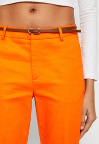 b.young DAYS CIGARET PANTS - Vászonnadrágok - orangeade