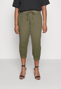 Kaffe Curve - CAPRI PANTS - Shorts - grape leaf Thumbnail Image 1