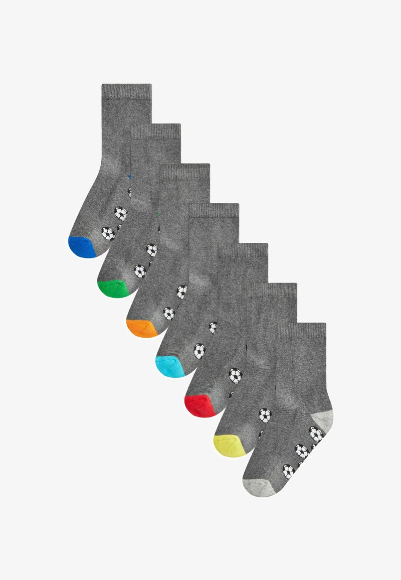 Grå sokkesæt med fodbolddesign, hver med en forskellig farve tå: blå, grøn, orange, rød, cyan, gul og grå.