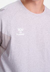 Hummel Jednoduché tričko - light grey