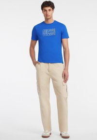 Guess Jeans OUTLINE-LOGO - Marškinėliai su spaudiniu - blau