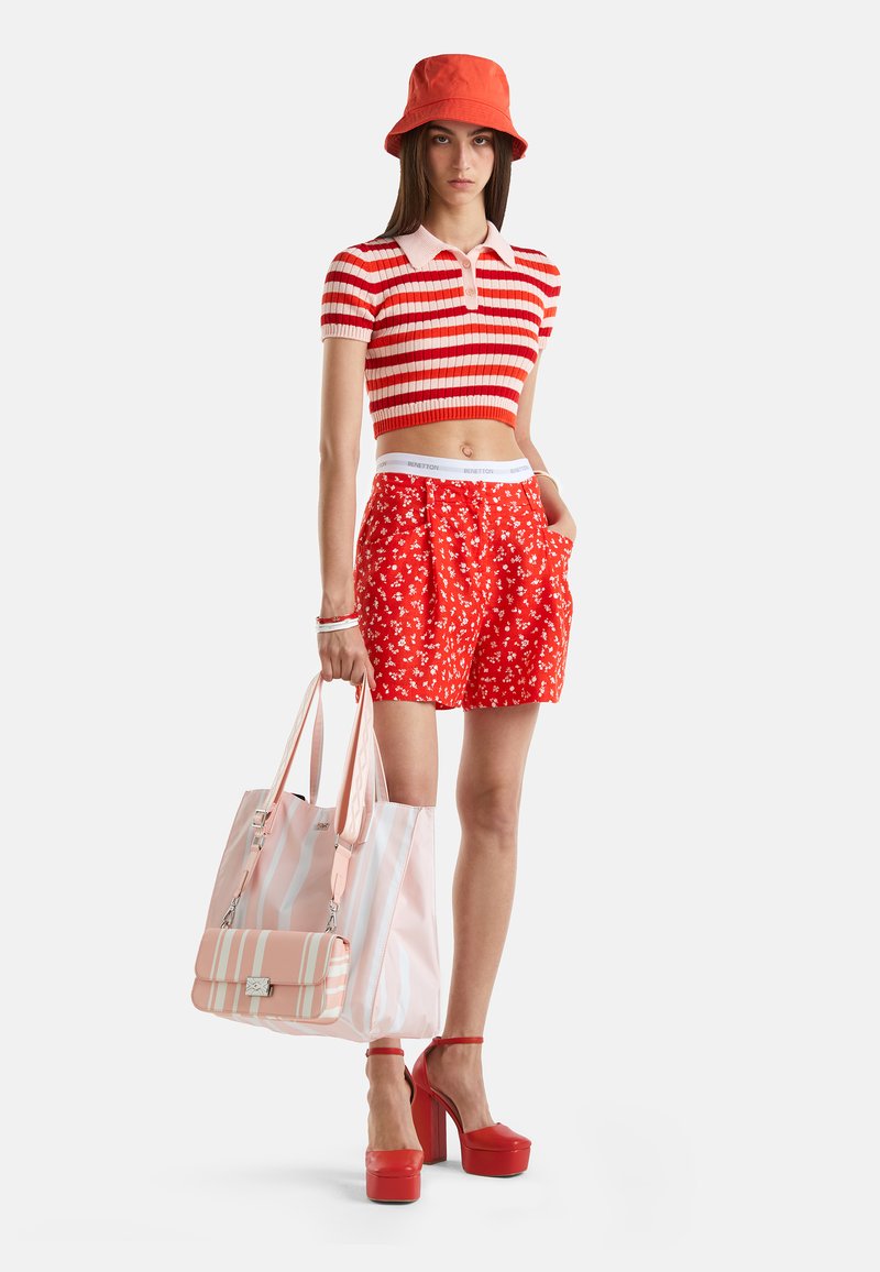 United Colors of Benetton Shorts rood