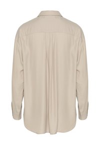 Beige pitkät hihat -paita, jossa on takakaulus, napitettavat hihansuut ja sileä, kevyt kangas. Pyöristetty helma ja klassinen kaulustyyli.