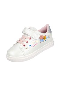 Zapatilla deportiva sintética blanca con lengüeta rosa, con una tira de Velcro, pompones de colores y texto impreso: "ICE CREAM SWEET." Acentos de texto en azul y rosa.