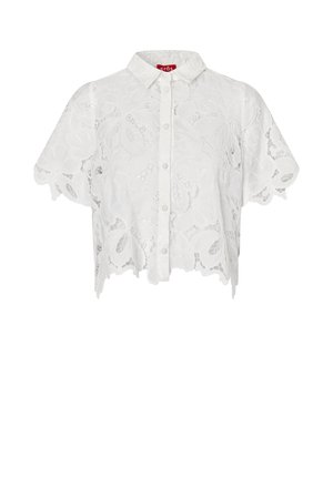 Hvit kortermet knappet bluse med blomsterblonde-mønster og bølgende kanter, med liten krage og rød merkeinnside.