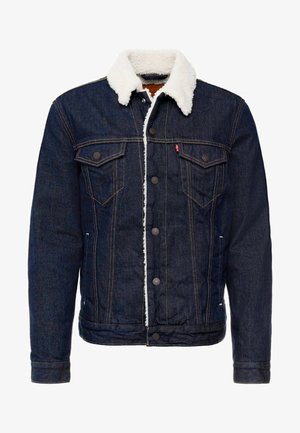 Kurtka dżinsowa w ciemnoniebieskim kolorze, z białym kołnierzem z sztucznego futra, zapięciem na guziki, dwiema kieszeniami na piersi oraz kontrastowymi przeszyciami.