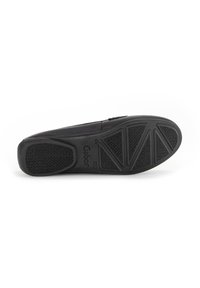 Zwarte schoenzool met een gestructureerde grip, met een glad bovenste deel. Het ontwerp bevat schuine uitsparingen en Gabor-branding.