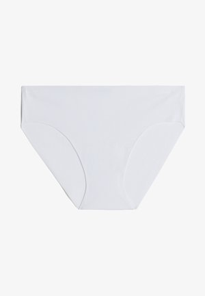 Culotte de bikini en coton blanc, présentant une texture lisse, des côtés doux et une coupe classique sans coutures ni motifs visibles.