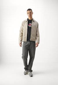 Levi's® VINTAGE FIT GRAPHIC - Marškinėliai su spaudiniu - lse_batwing badge floral caviar