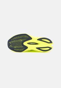 Saucony ENDORPHIN PRO 4 - Zapatillas running asfalto - citron/silver