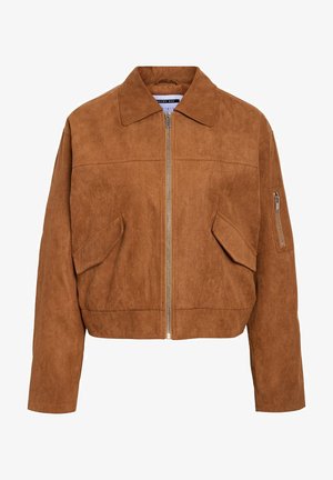 Chaqueta corta de ante sintético marrón con cierre frontal, cuello pico, dos bolsillos laterales y un bolsillo adicional con cremallera en la manga.