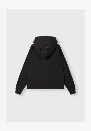 Felpa nera con cappuccio caratterizzata da un design rilassato, tasca a marsupio e un emblematico numero "10" in rilievo sul cappuccio posteriore. Realizzata in un morbido e caldo tessuto.