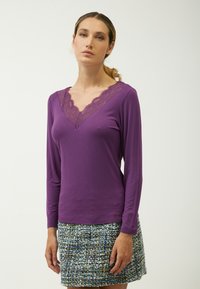 INFLUENCER INFLUENCER T-SHIRT LACE T-SHIRT - Langarmshirt - purple