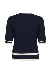 Tmavomodrý rebrovaný sveter s krátkym rukávom s bielymi pruhmi na rukávoch a leme, zobrazený zozadu na bielom pozadí.